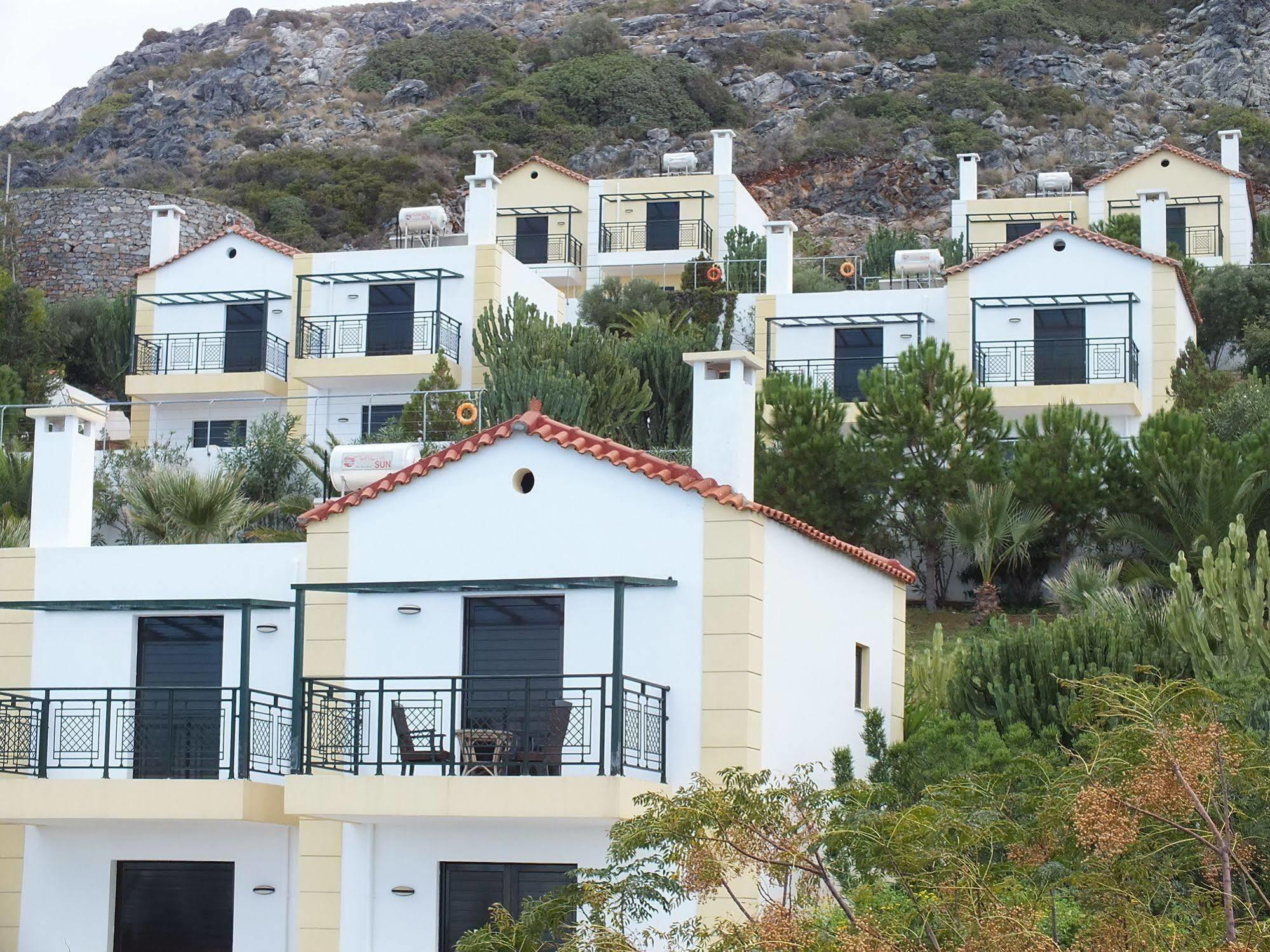 Golden Villas - Hotel Apartments & Villas 헐소니소스 외부 사진