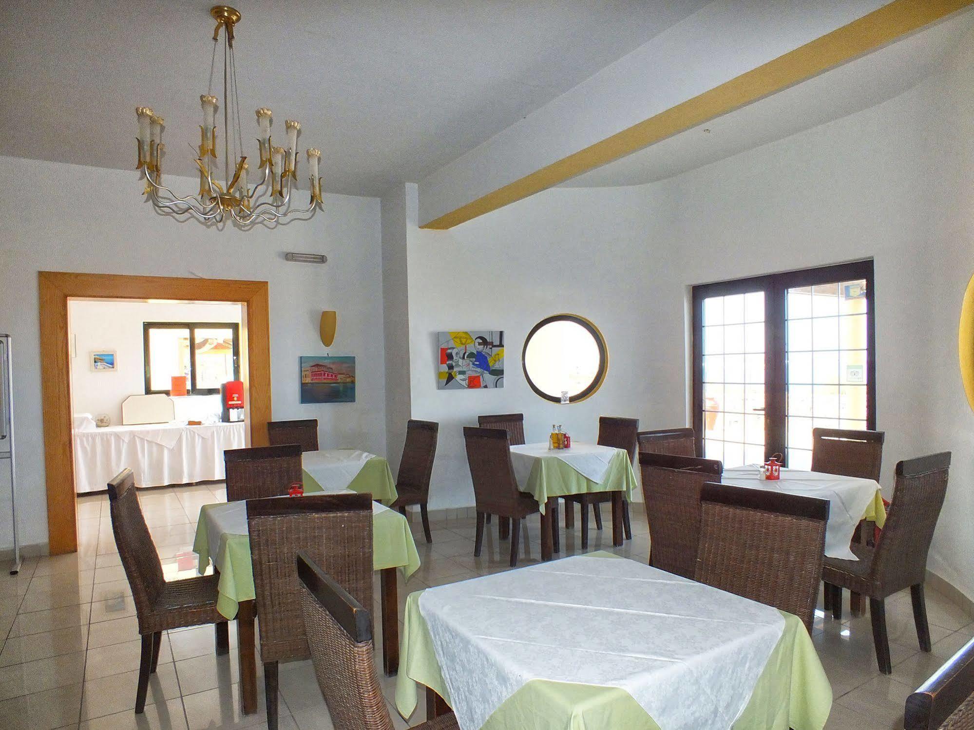 Golden Villas - Hotel Apartments & Villas 헐소니소스 외부 사진