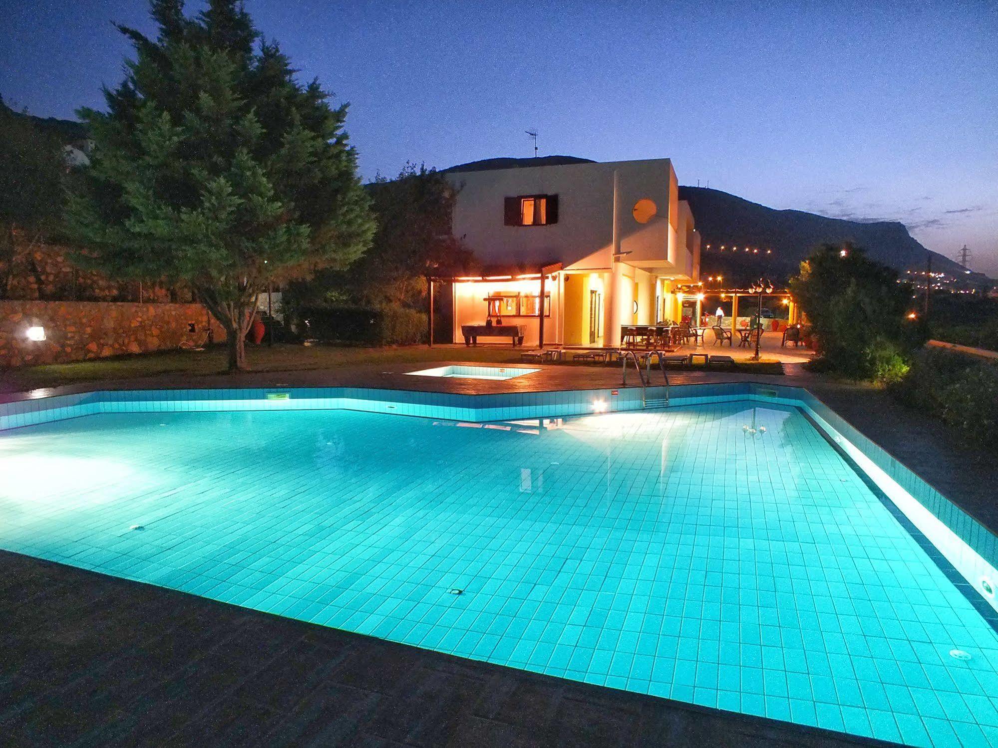 Golden Villas - Hotel Apartments & Villas 헐소니소스 외부 사진